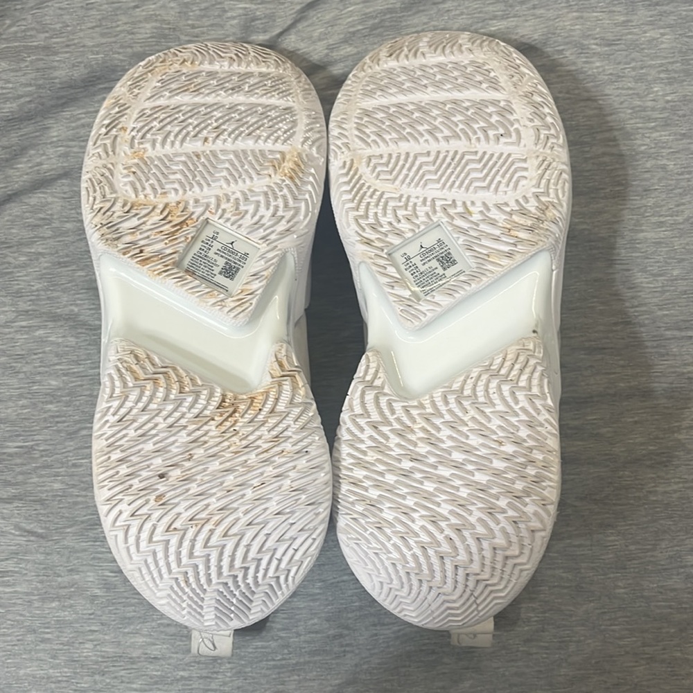 Basketball Shoes - Picture 3 of 3